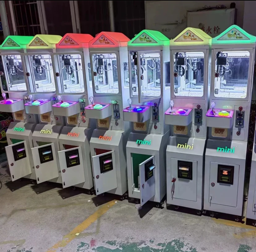 Arcade Toy Claw Vending Machine - ミニコイン式メガ小型クレーンゲーム機アーケード玩具＆自動販売機ぬいぐるみギフト超ミニクレーンゲーム機